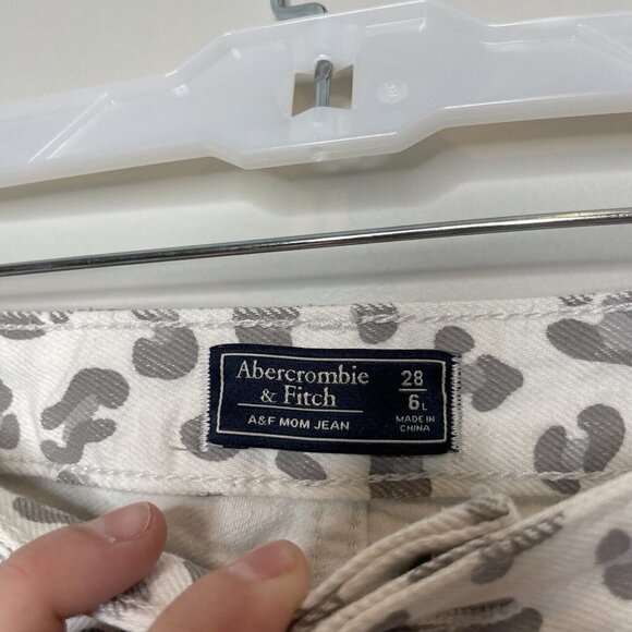 Abercrombie & Fitch White Gray Leopard Mom Jeans Size 6 Long - Picture 3 of 9